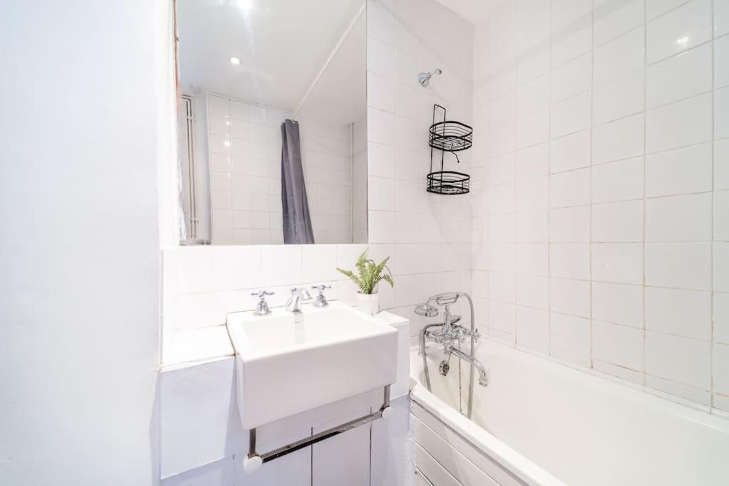 Beautiful One Bedroom Flat In Tavistock Place ロンドン エクステリア 写真