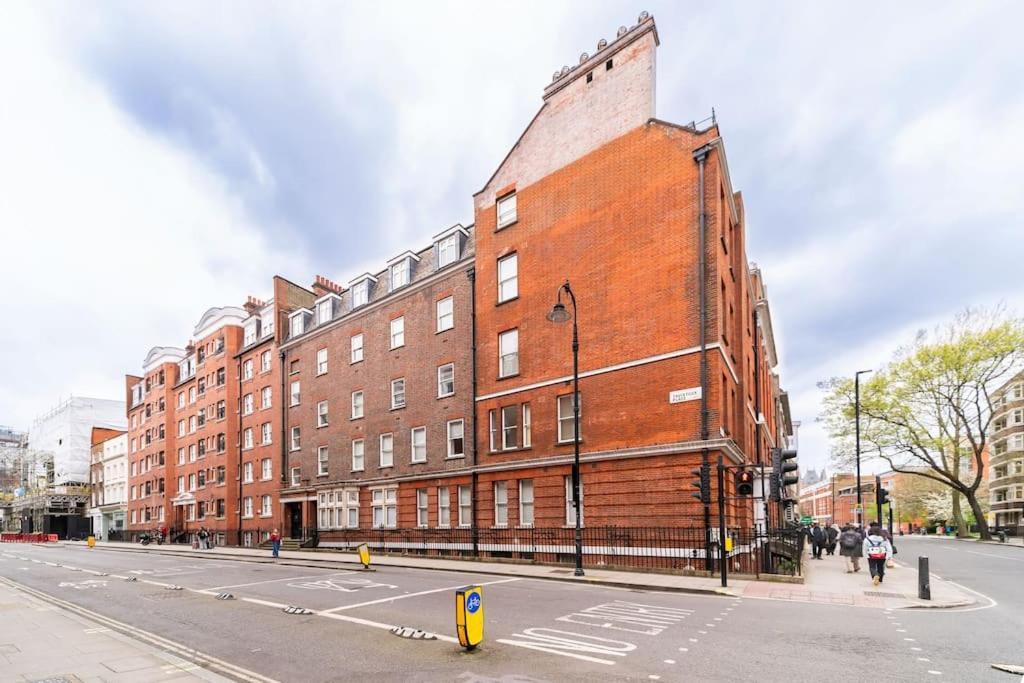 Beautiful One Bedroom Flat In Tavistock Place ロンドン エクステリア 写真